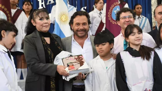 106958-saenz-inicio-la-distribucion-de-kits-y-manuales-escolares-en-toda-la-provincia-y-reafirmo-su-defensa-del-federalismo (1)