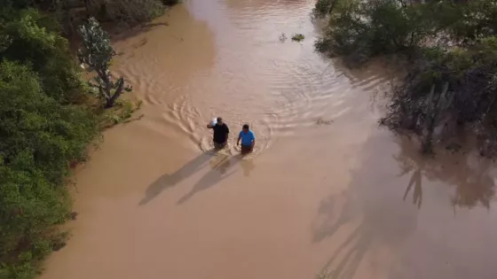 17265-el-gobierno-provincial-reforzo-las-asistencias-en-pichanal-tras-la-crecida-del-rio-bermejo